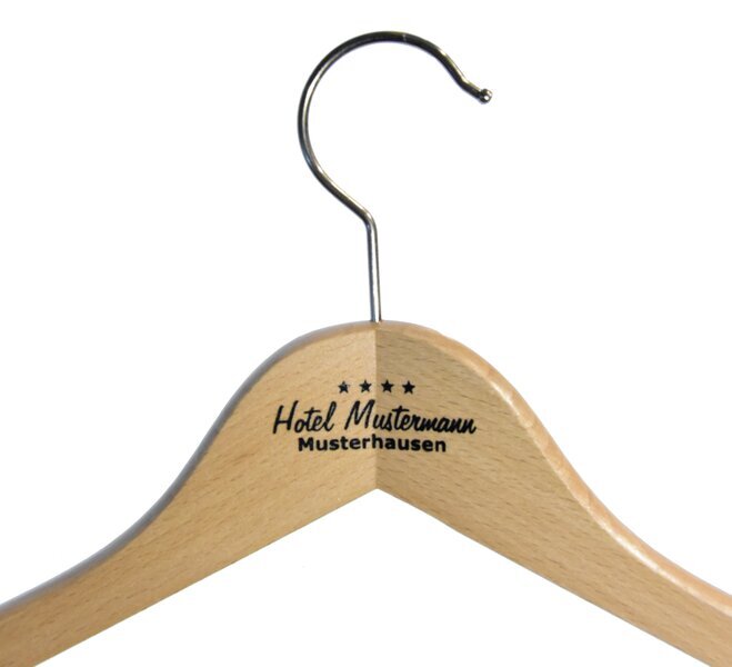 Kleiderbügel mit Hotelaufdruck